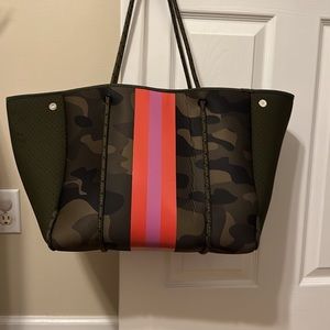 Social Threads camo neoprene tote